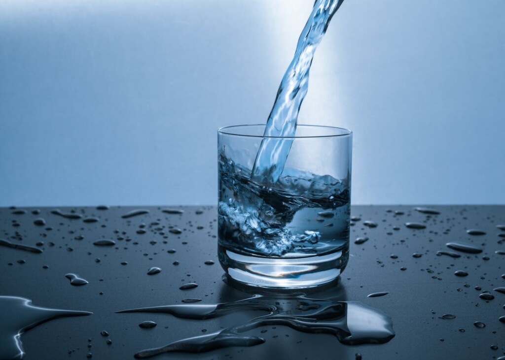 5 Glasses of Water a Day Reduces your Risk of a Heart Attack by 40%