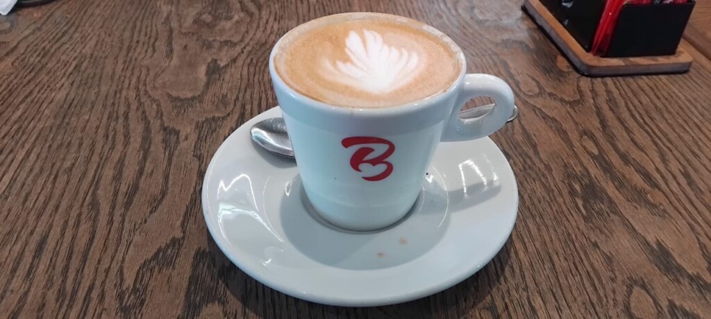 Bedfordview-7-km-Walking - Cappuccino at Bem Bom Cafe during Walking Group social