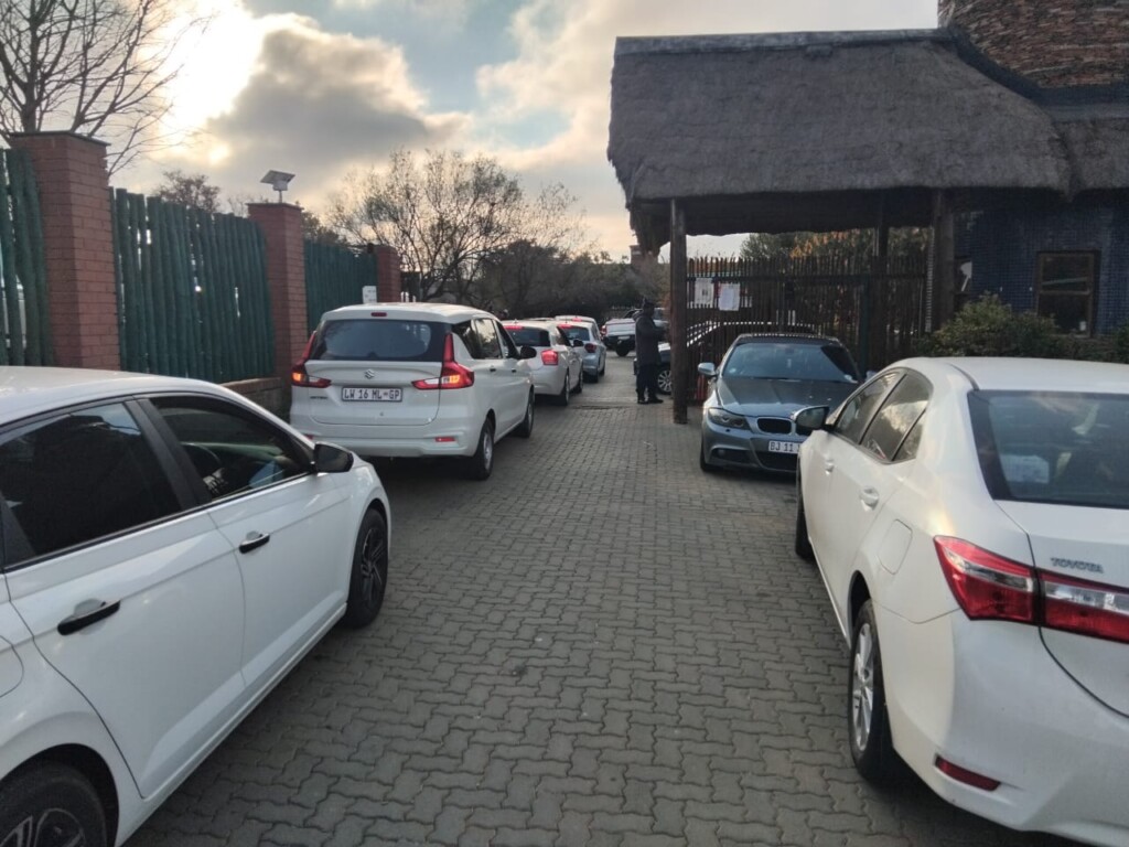 Vehicles filling the South Entrance parking area at Klipriviersberg Nature Reserve on a popular Saturday morning.