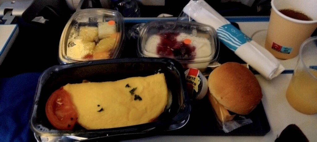 KLM Economy Class breakfast served before landing in Amsterdam